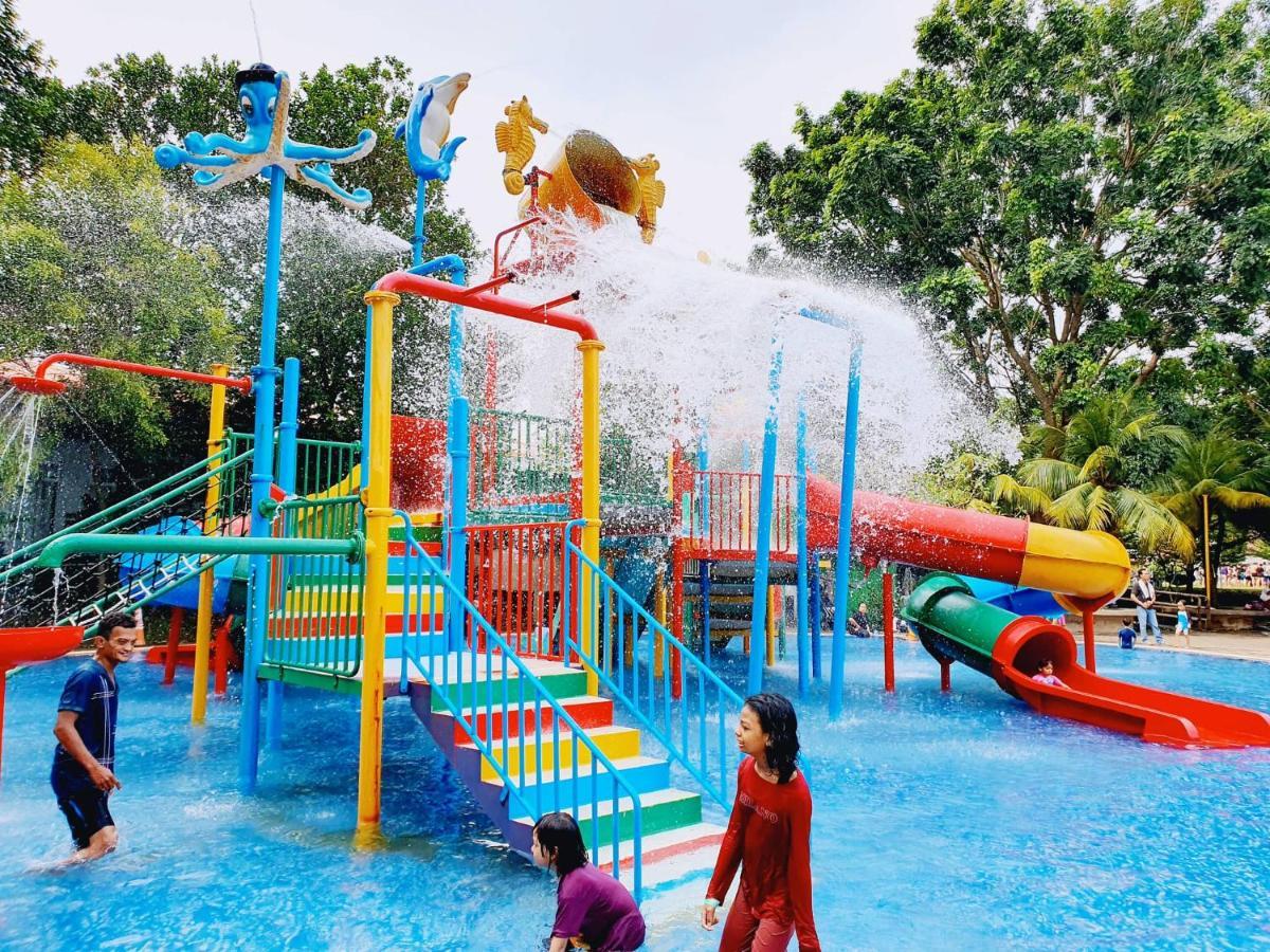 Melaka Top Largest Waterpark Resort - By Youbnb Homestay Melaka Ngoại thất bức ảnh