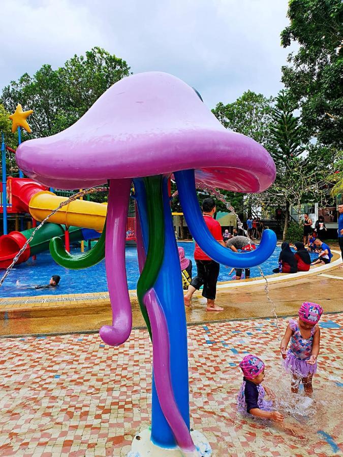 Melaka Top Largest Waterpark Resort - By Youbnb Homestay Melaka Ngoại thất bức ảnh