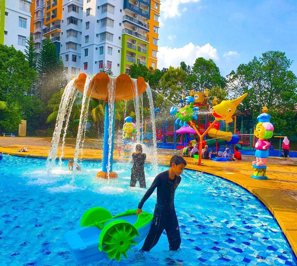 Melaka Top Largest Waterpark Resort - By Youbnb Homestay Melaka Ngoại thất bức ảnh