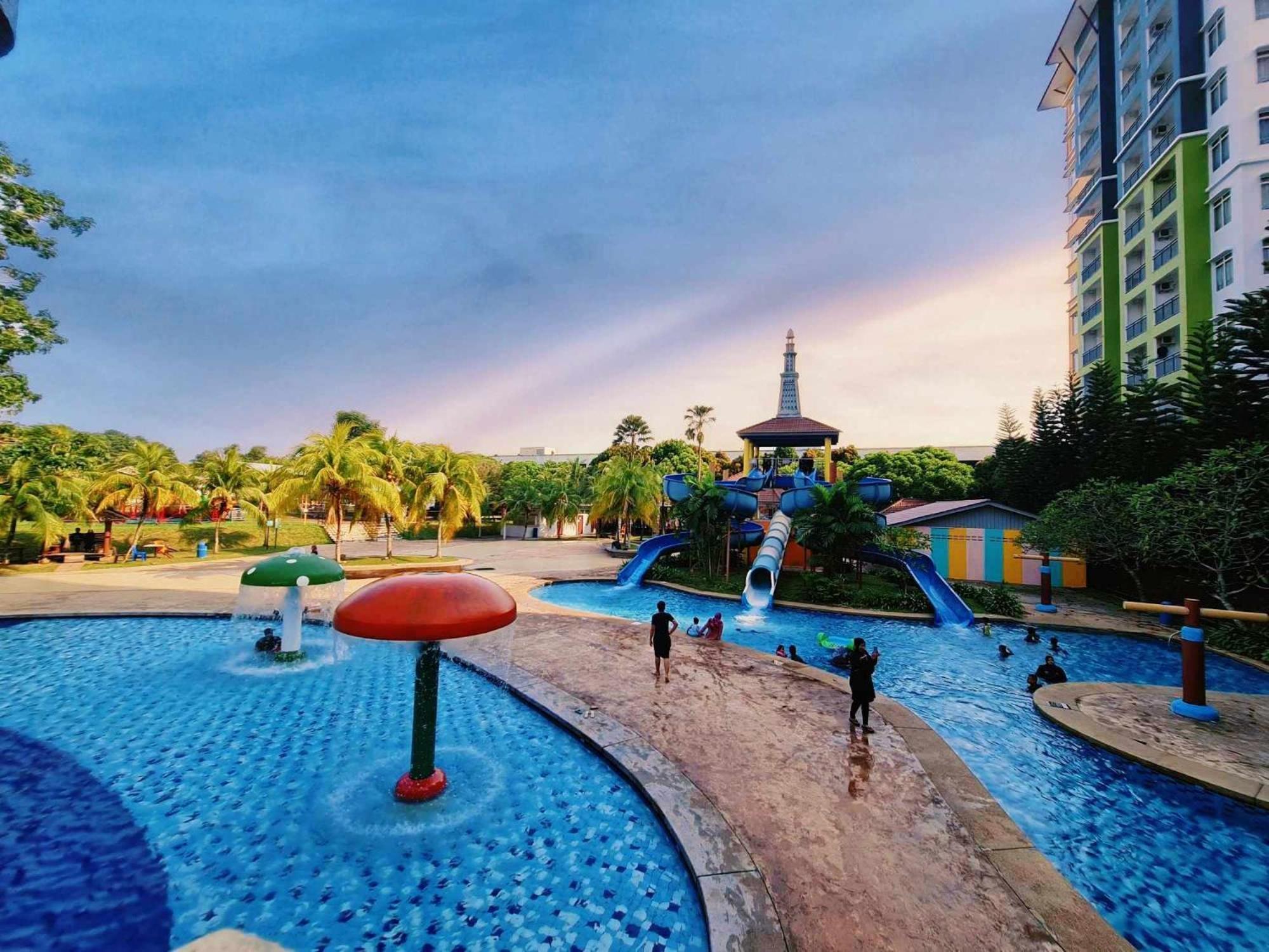 Melaka Top Largest Waterpark Resort - By Youbnb Homestay Melaka Ngoại thất bức ảnh